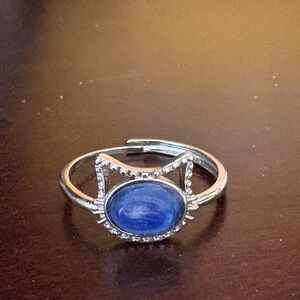 Adjustable 925 sterling silver cat ring with an oval lapis lazuli gemstone